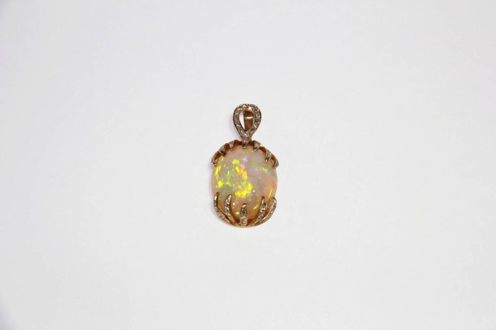 Pendiente en oro rosa 14k con 28 quilates en Ópalo Fino y 1.10 en diamantes