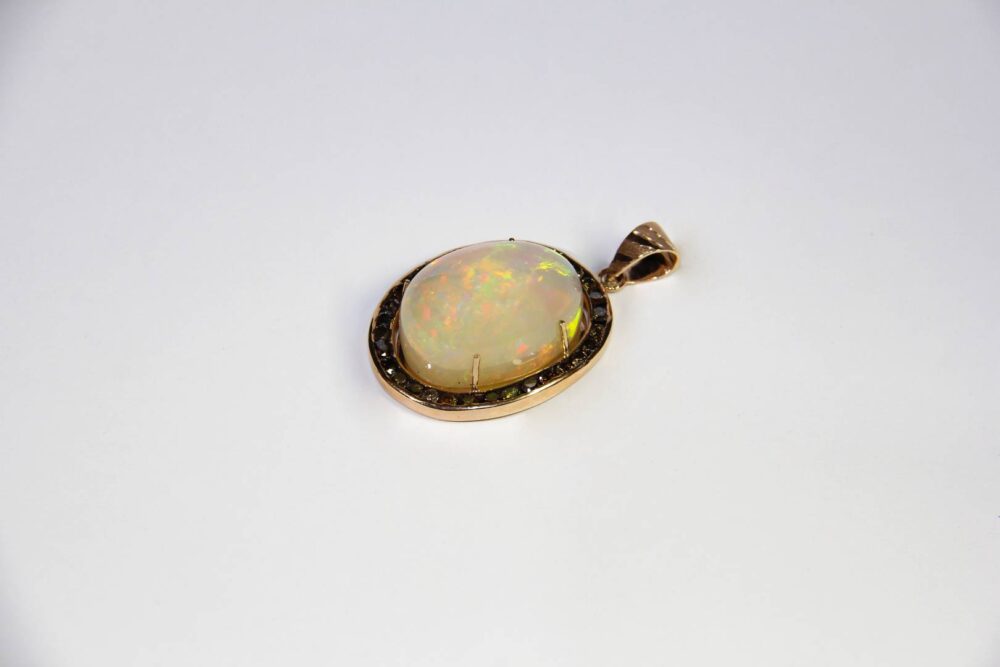 Pendiente en oro rosa 14k con 61 quilates en ópalo Fino y 2.50 en diamantes chocolate - Image 2