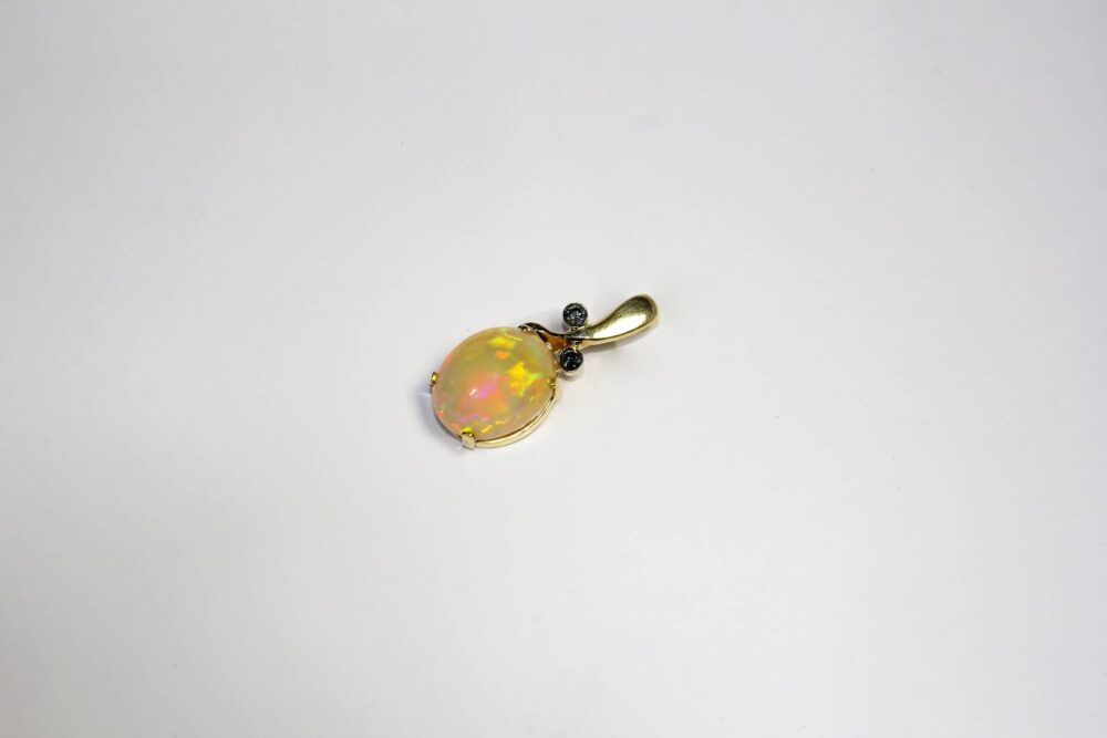 Pendiente de oro amarillo 14 k con 19 quilates en ópalo y .25 en diamantes azules - Image 2