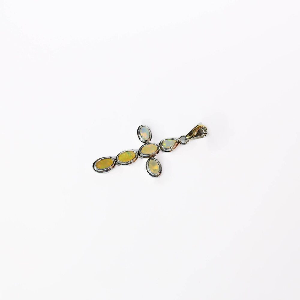 Cruz de plata .925 con detalles en oro amarillo 14 k y 6 quilates en ópalo faceteado