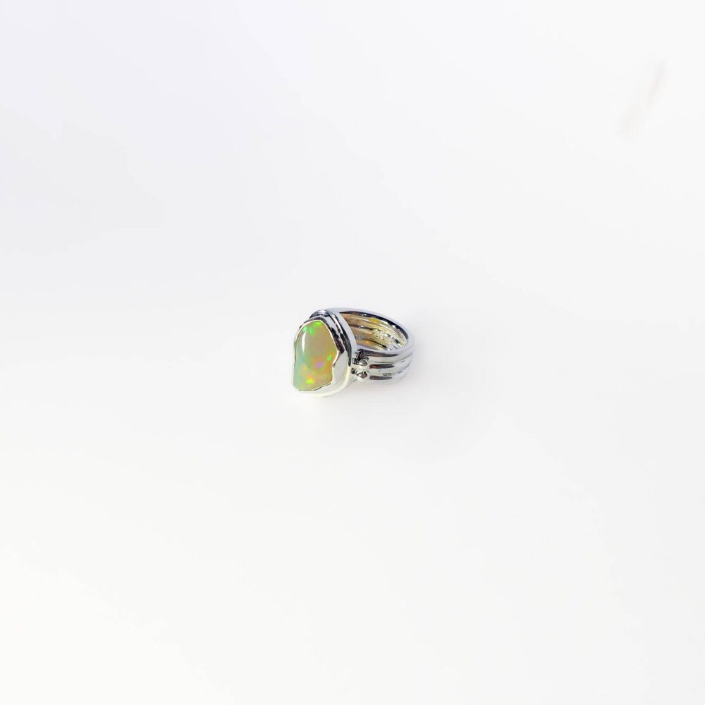 Anillo de plata .925 con ópalo en forma libre