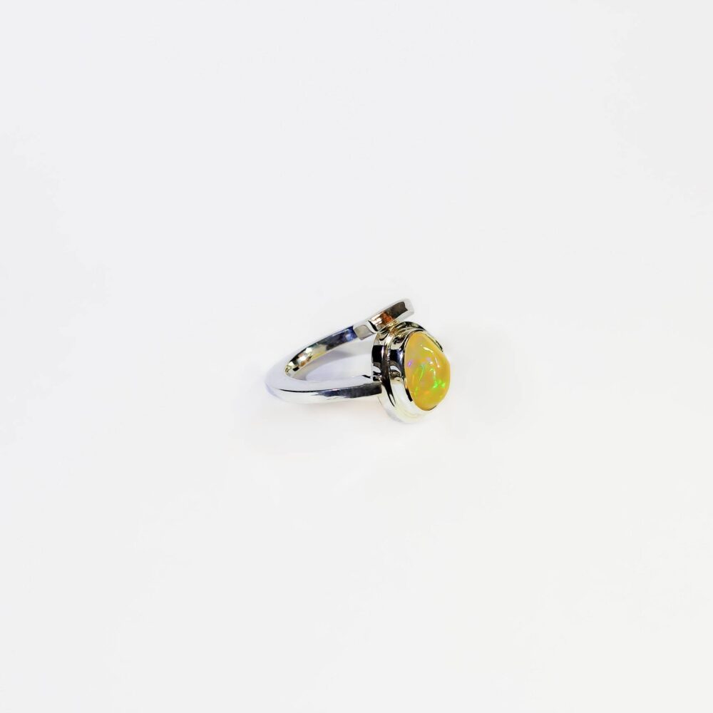Anillo de plata .925 con ópalo en forma libre. - Image 2