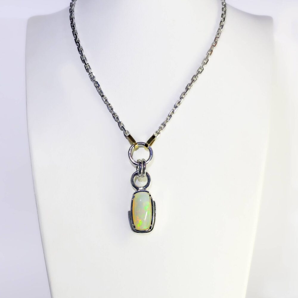 Collar de plata .925 y detalles en oro amarillo 14 k y 10 quilates de ópalo