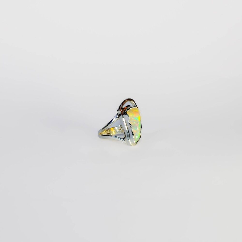 Anillo de plata .925 con ópalo en forma libre